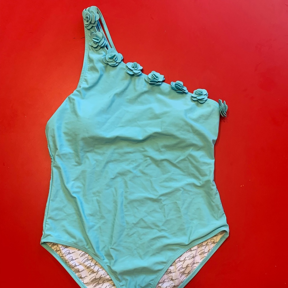 Adorable one-shoulder Marilyn Monroe one piece. Size L. Worn once!